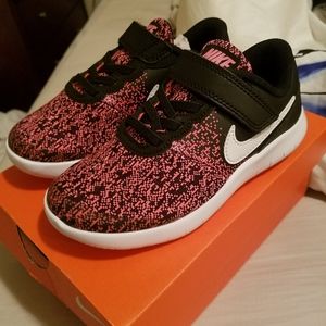 Nike girls toddler shoes
